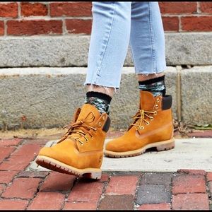 Women’s timberlands boots brand new classic size 8